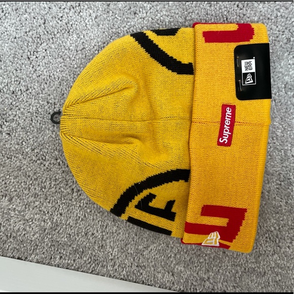 New Supreme Beanie - Picture 2 of 3